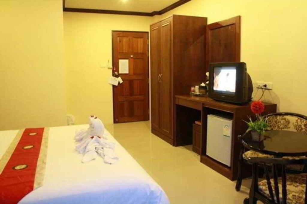 Triple Rund Place Hotel Patong Экстерьер фото