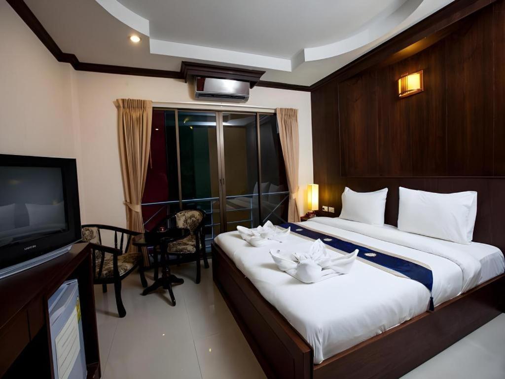 Triple Rund Place Hotel Patong Экстерьер фото