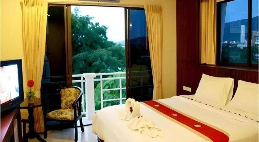 Triple Rund Place Hotel Patong Экстерьер фото