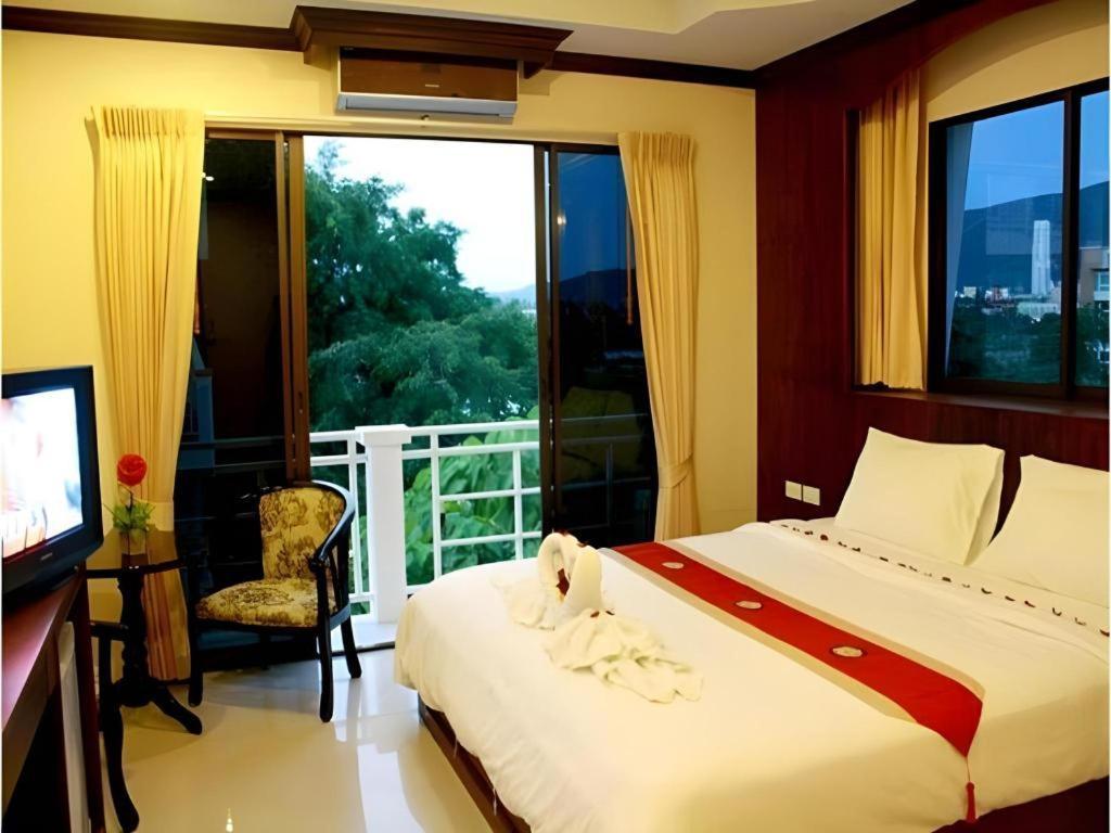 Triple Rund Place Hotel Patong Экстерьер фото