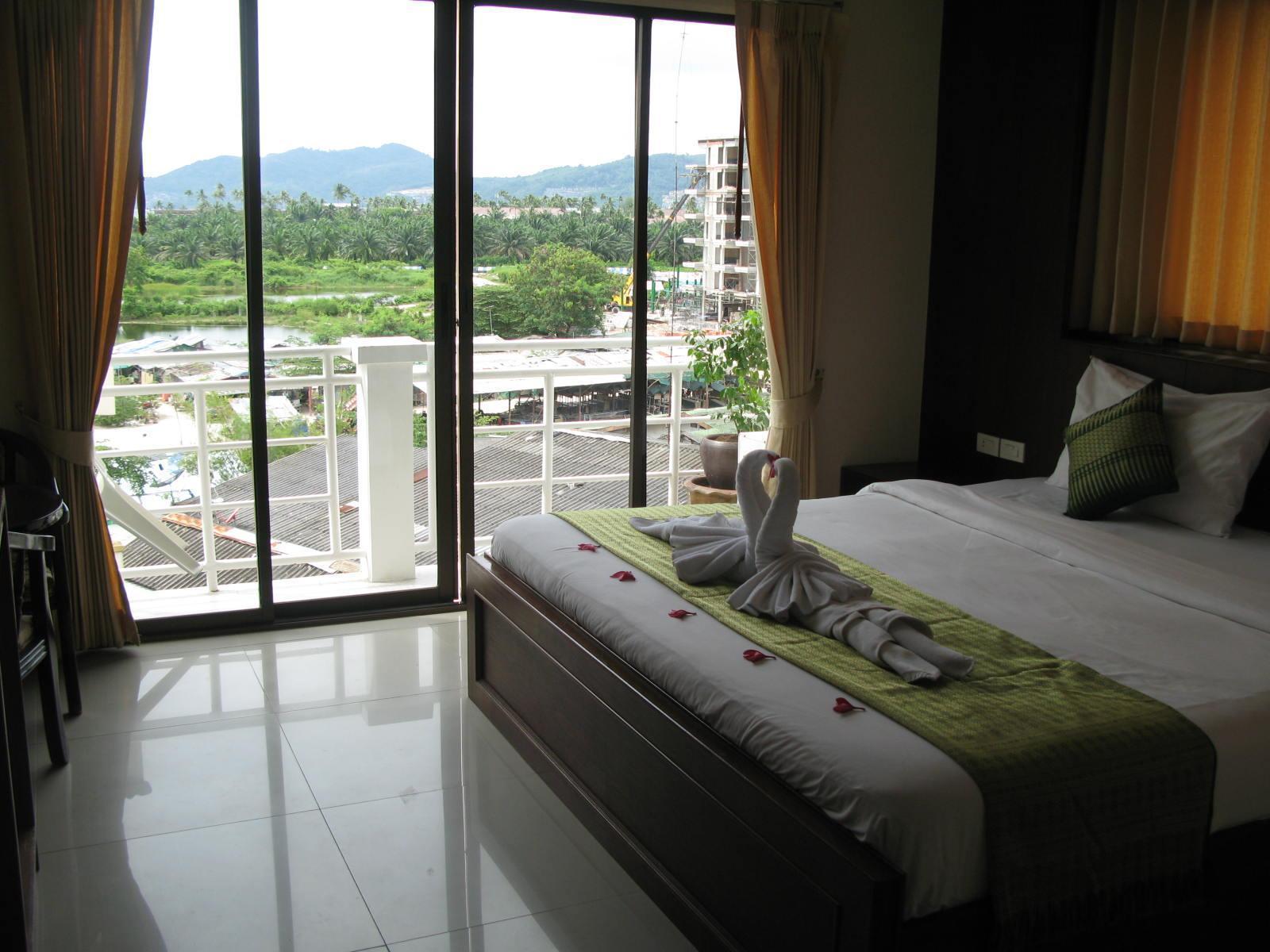 Triple Rund Place Hotel Patong Экстерьер фото